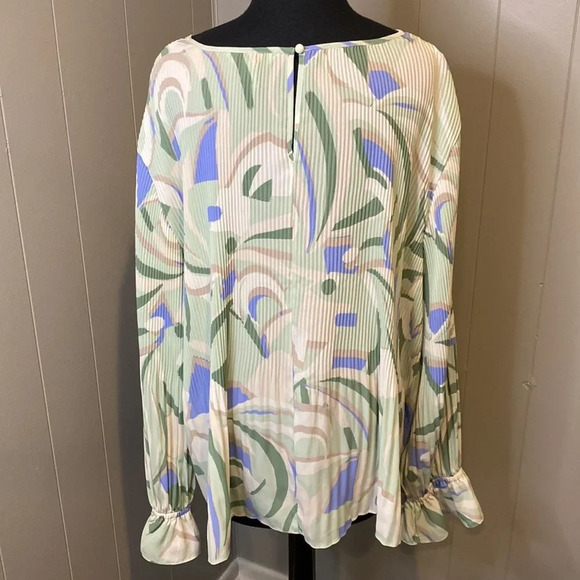 Nine West Women’s Plus 2X Blouse Top Pleated Top Bell Cuffs Abstract Print - Picture 5 of 7
